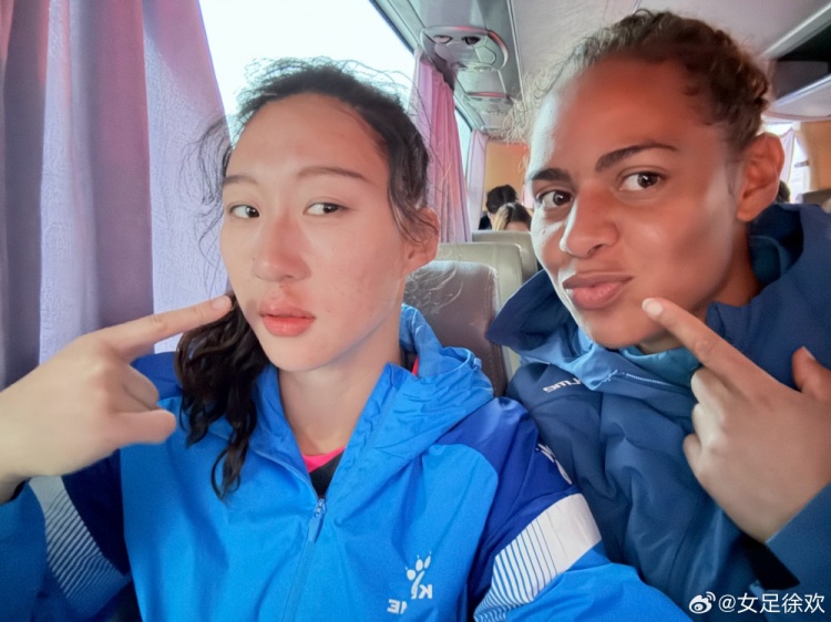  神勇！女足國門徐歡曬照，比賽中被球砸臉仍力保球門不失