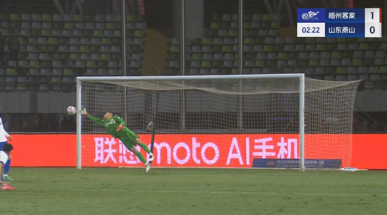  梅州開場2分鐘1-0泰山！茹子楠不停球抽射世界波攻破王大雷大門