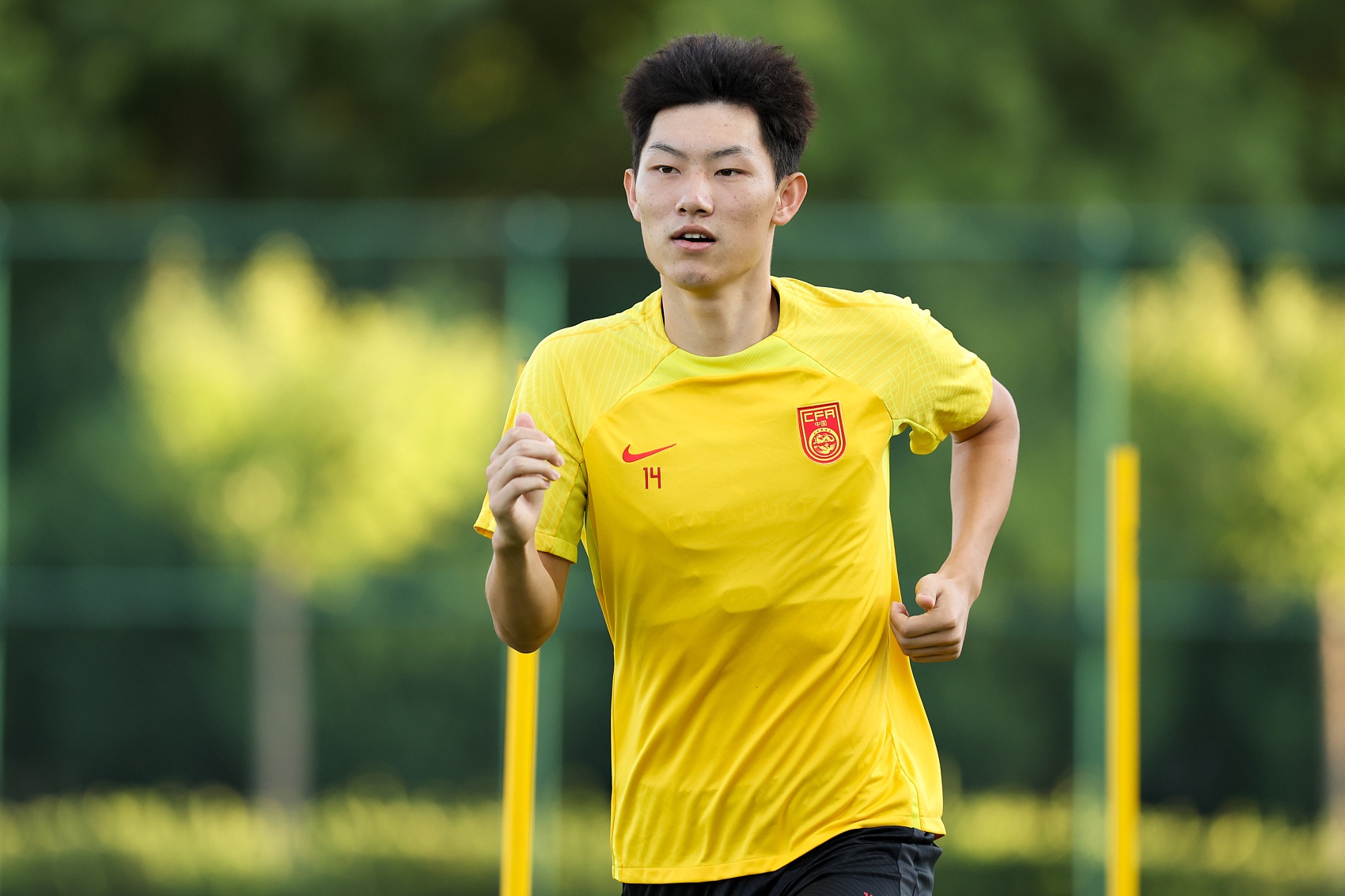  魯媒：泰山隊抵達梅州五外援齊整，四名國腳可出戰(zhàn)史松宸隨隊