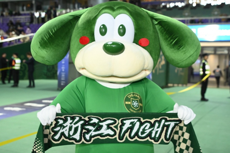  記者：為精簡(jiǎn)人數(shù)和優(yōu)化年齡結(jié)構(gòu)，浙江隊(duì)今年可能不會(huì)報(bào)滿35人