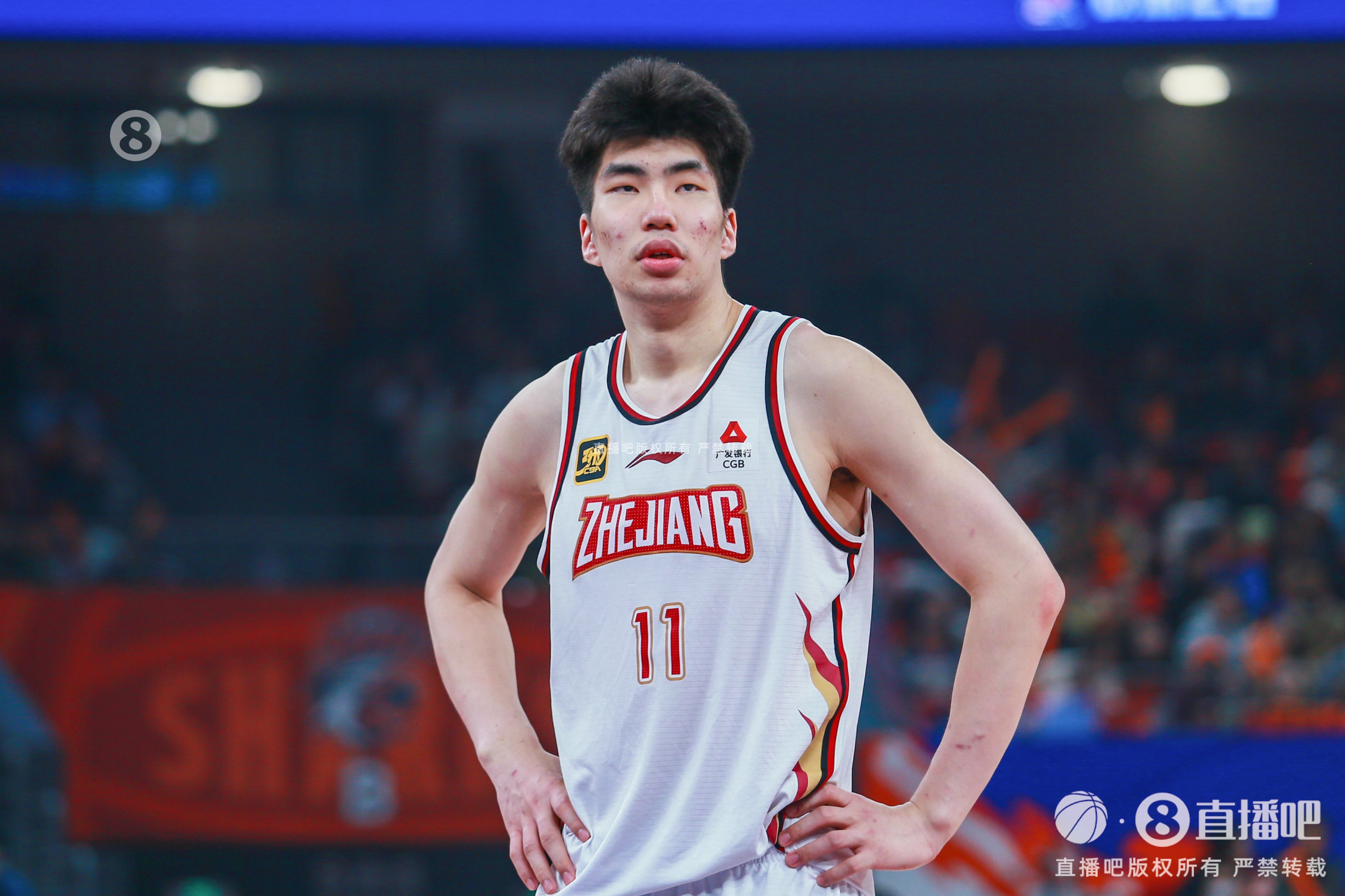  防守不力！余嘉豪10中6拿15分11板 多次被徐杰小打大&未防住徐昕
