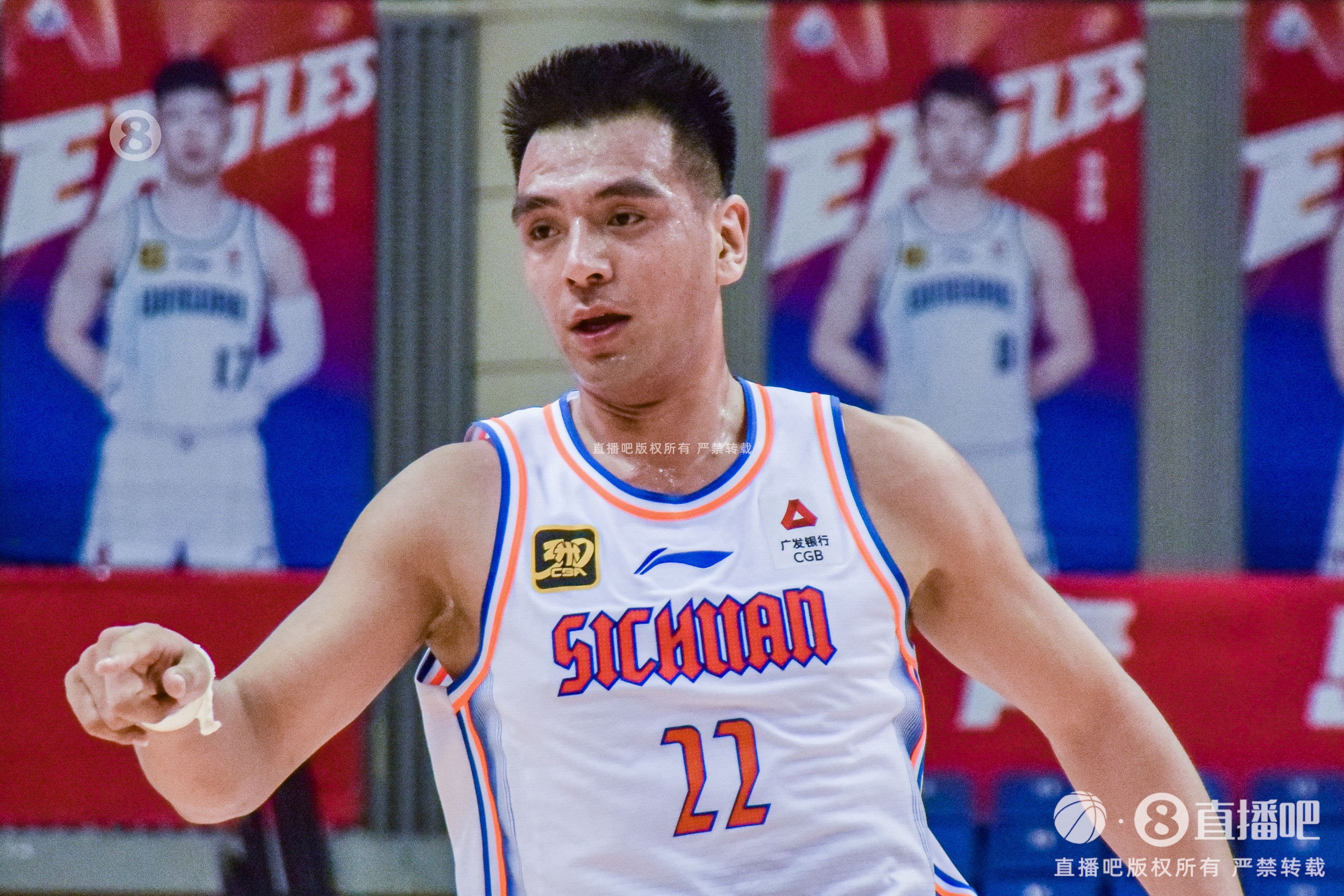  很拼！楊文學8中5得到12分10板5助1帽 拼到6犯離場